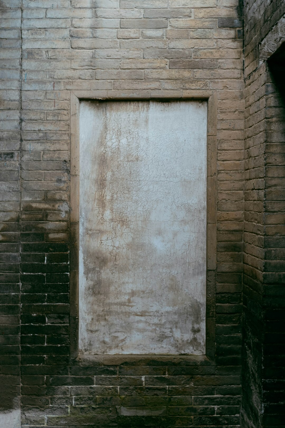 old building facade cracks